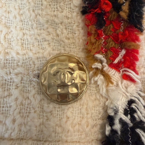 CHANEL Ivory Tweed Coat with Vibrant Trim - Picture 17 of 17